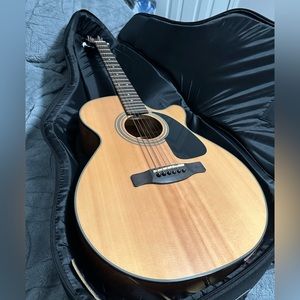 Like new acoustic guitar with all included in the pictures